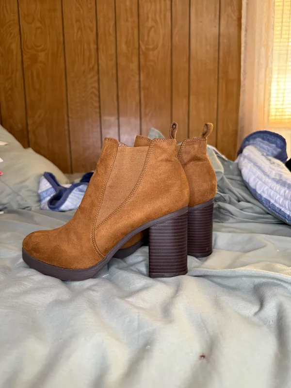 American Eagle brown suede booties 7.5 - Image 2