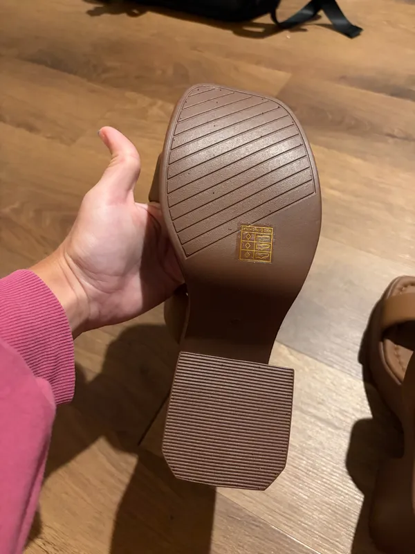 Boutique Brown Block Heel Sandals - Image 7