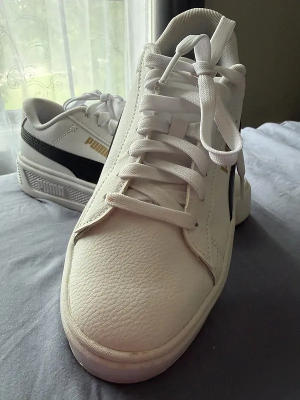 Puma Sneakers Women’s White Black 7.5 - Image 2