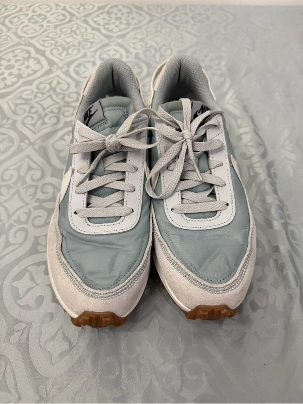 Nike Women's Pale Blue and White Retro Runner Sneaker - Image 3