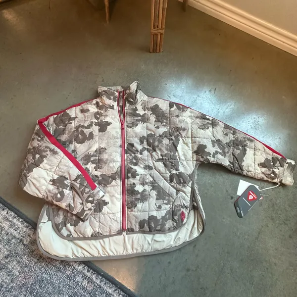 Free people movement camo pippa packable jacket nwt Xs - Image 2