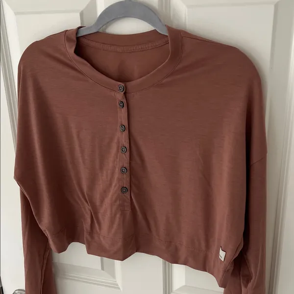 Vuori Cropped Henley Long-Sleeve Top - Rust Brown - Image 6