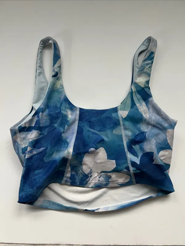 Old Navy Light Blue Floral Active Powersoft Top with Light Chest Support Go-Dry - Image 3