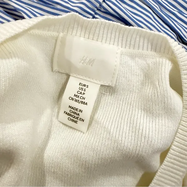 NWOT H&M Short Sleeve Sweater Top Sz S Scalloped Button Front Shirt - Image 6