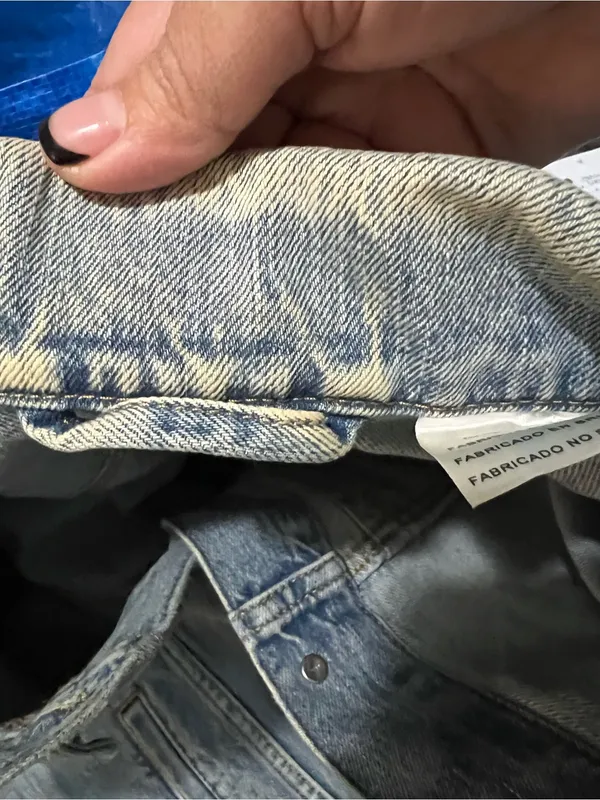 Levi’s Women’s Classic Trucker Light Wash Classic Distressed Denim Jean Jacket - Image 10