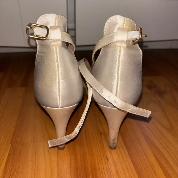 Amazon Heels - Image 3