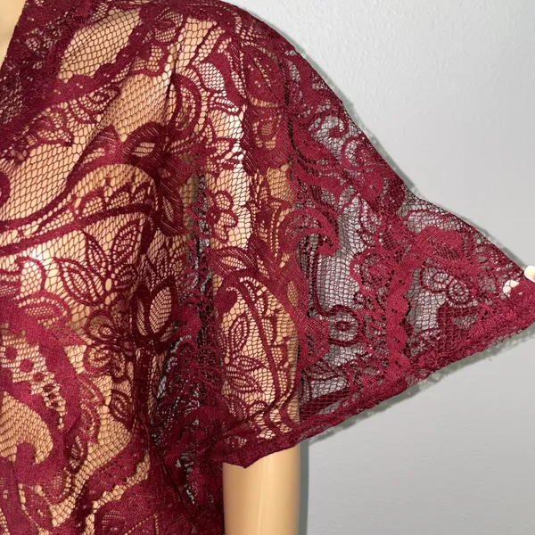 Emerette Burgundy / Wine Colored Lace Short Sleeved Kimono Size Small - Image 4