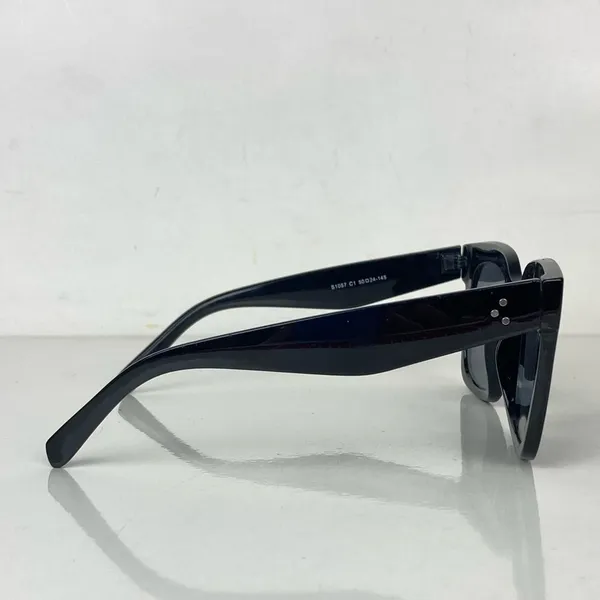 Square Black Sunglasses UVA/UVB - Image 11