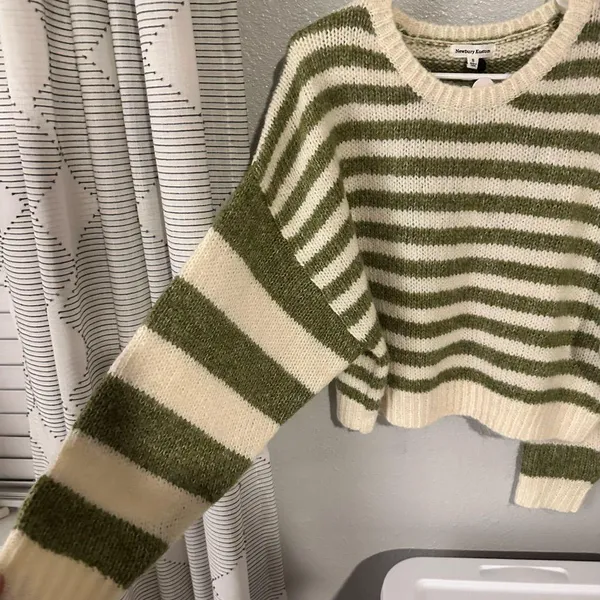 Hope's NWT sweater - Image 2