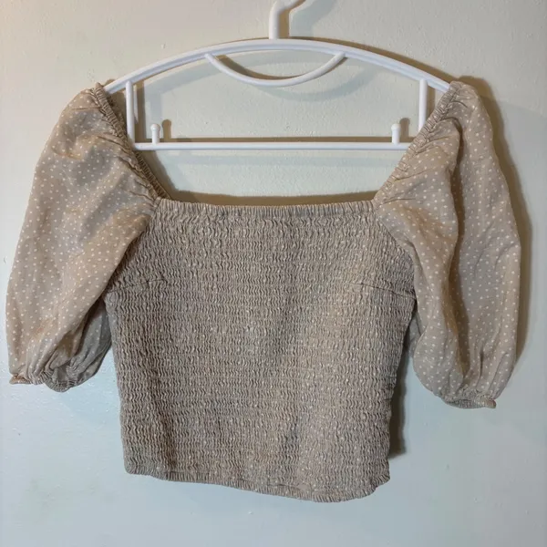 Abercrombie & Fitch Smocked Puff Sleeve Top Size XS Tan Polka Dot‎ - Image 2