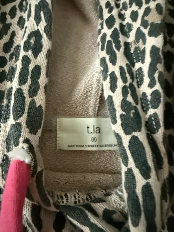 Anthropologie T.La Cropped Leopard print hoodie - Image 4