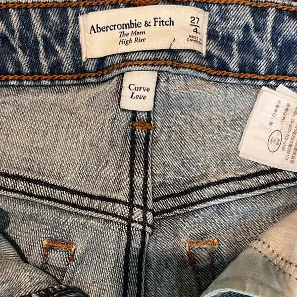 Abercrombie and Fitch Curve Love High Rise Mom Jean, Size 27 (4) Regular - Image 10