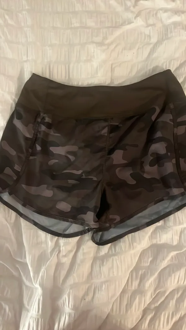 camo shorts Green Size M - Image 2