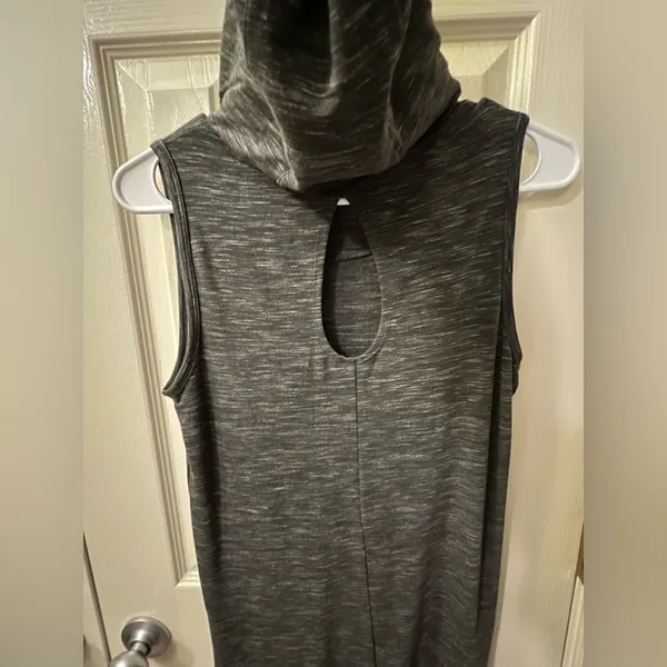 Gaiam Sleeveless Yoga Hoodie- Color- Asphalt Heather Size XS - Image 3