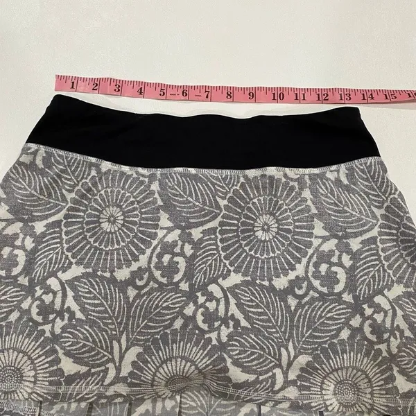 Lululemon Pace Setter Skirt Gray Floral Print Size 4 Running Athletic Skort - Image 5