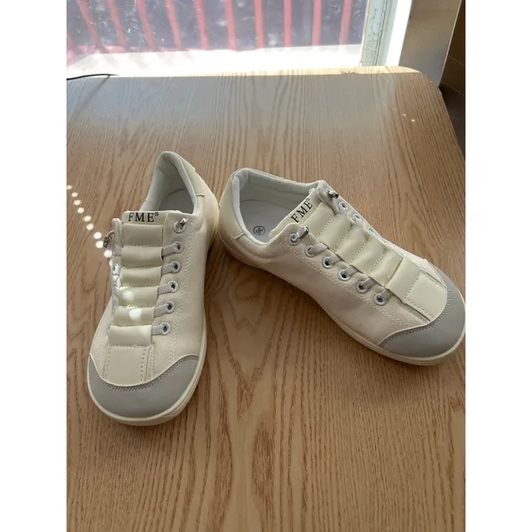 New Women's Lace Up No Tie Sneakers Cream/White size 5.5-6 - Image 3