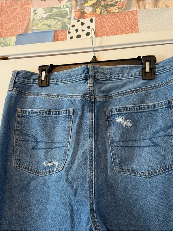 American Eagle Outfitters Medium Wash Distressed High Rise Mom Jeans Size 14 - Image 3