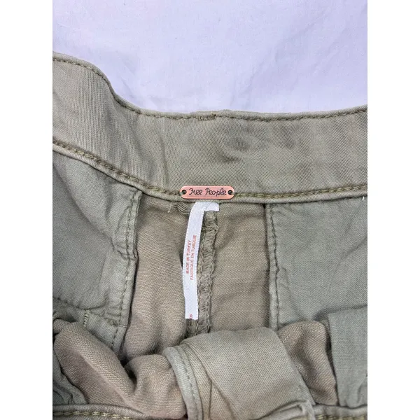 Free People Billie Chino olive green high rise pleated shorts. Size 8. boho - Image 2
