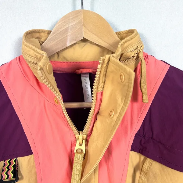 Fabletics x Khloe Kardashian The Heights Cargo Jacket Womens Small SOLD OUT - Image 5