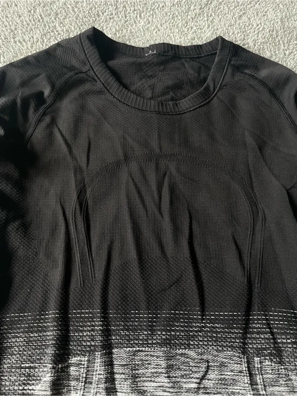 lululemon athletica Black to Gray Ombre Swiftly Long-Sleeve Performance Size 4 - Image 2