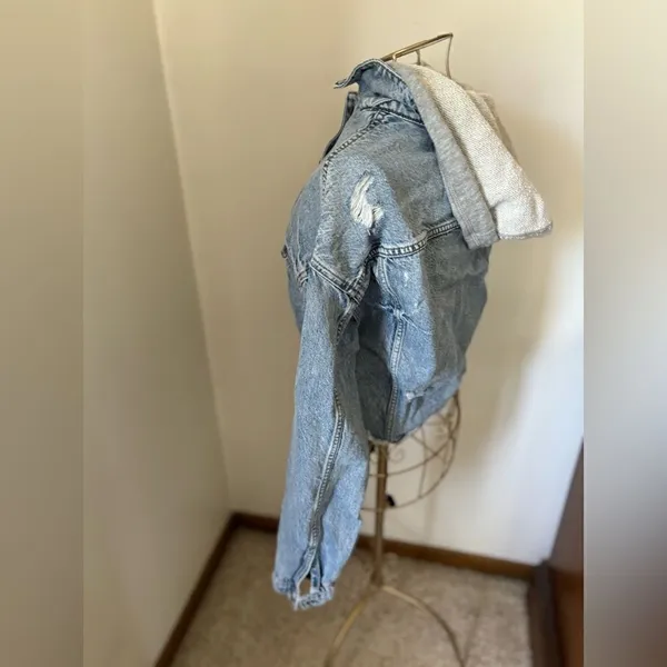 American Eagle Cropped Hooded Denim Jacket Distressed Raw Hem XS Light Wash - Image 9