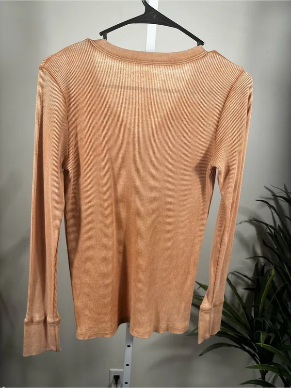 N295. Aerie- Ribbed Button Henley Long Sleeve Top - tan. Size small - Image 4