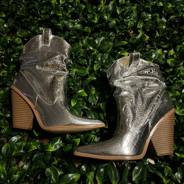 Cape Robbin Silver snakeskin print western ankle boots Size 8.5 - Image 6