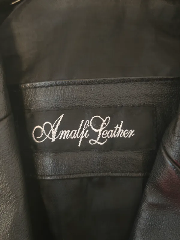 O Amalfi Black Leather Button - Image 2