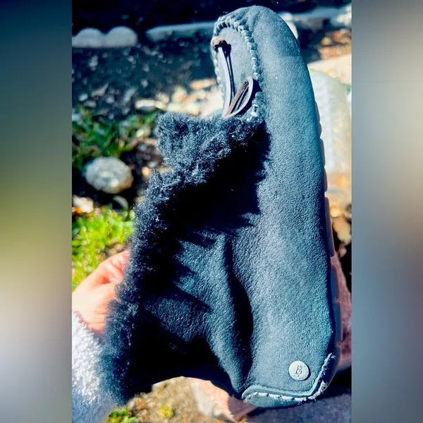 UGG Alena Indoor Outdoor Moccasin Slippers Womens Size 7 Black Suede Sheepskin - Image 10