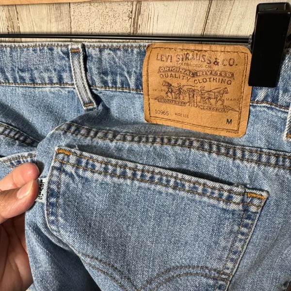Vintage 90s Levis Denim Jean Mom‎ Short High Waist USA White Tab Womens Size 7 - Image 4