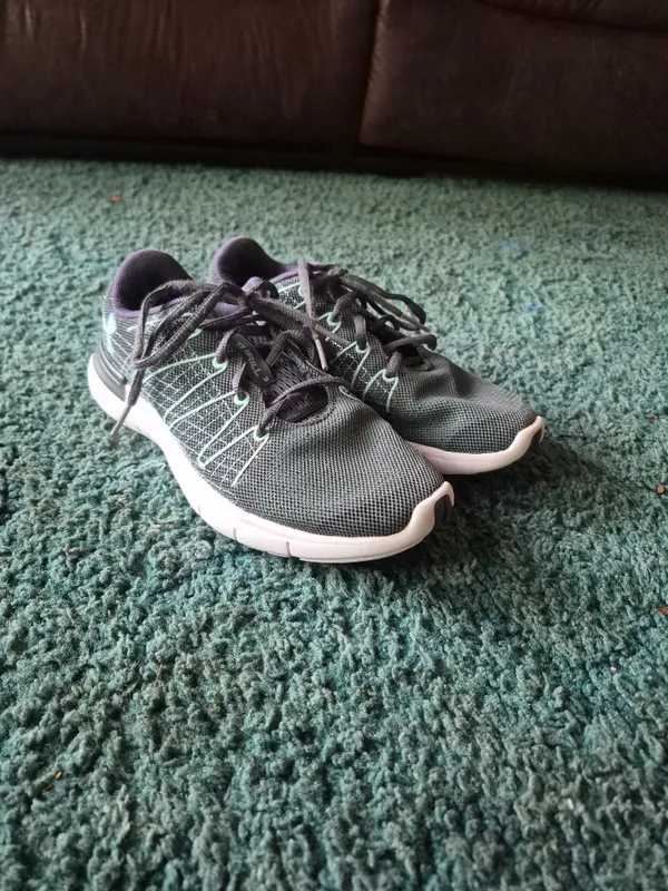 Under Armour women's Thrill 3 Running Shoes 6 - Image 3