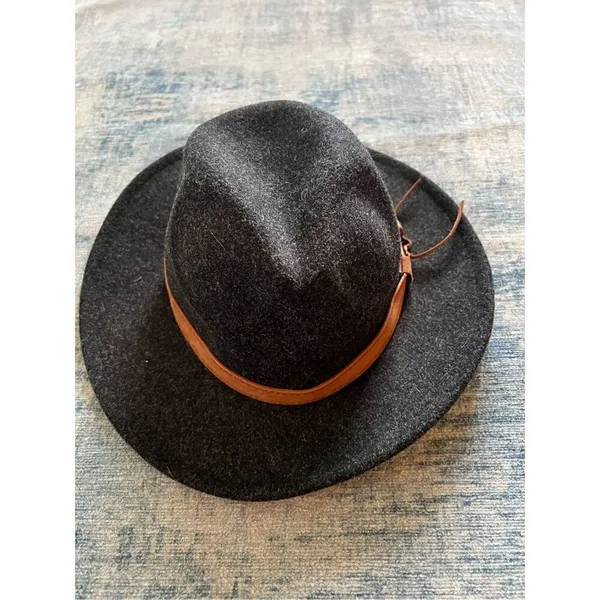 Heathered Black Felt Wool Blend Hat w Brown Strap - Image 2
