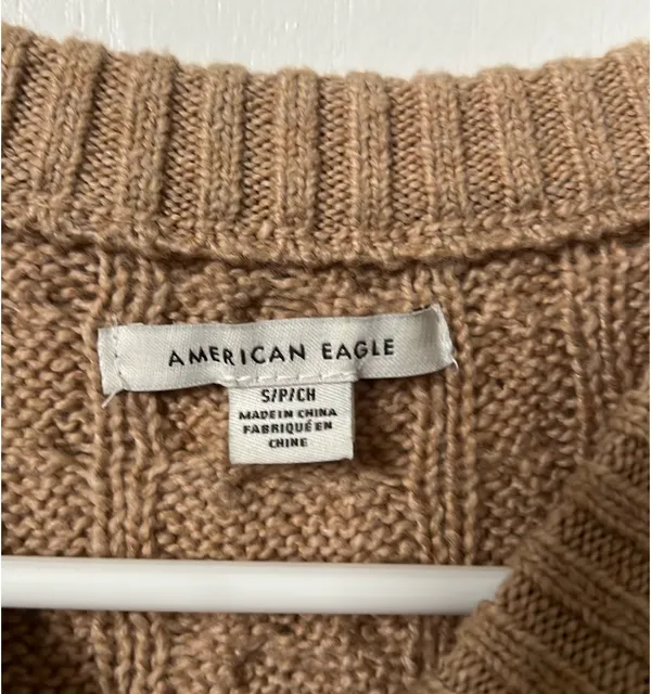 American Eagle Cable Knit Sweater - Image 4
