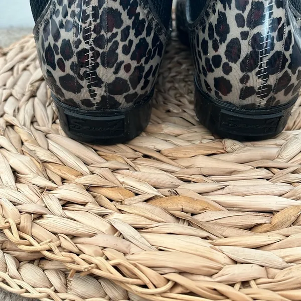 New Seven7 For All Mankind leopard print pointy toe Pull Tab Chelsea Rain Boots - Image 3