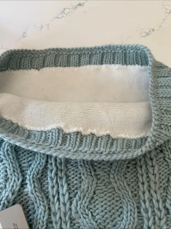 Hunter cable-knit Neck Warmer, light blue, logo in front. NEW with tags - Image 5