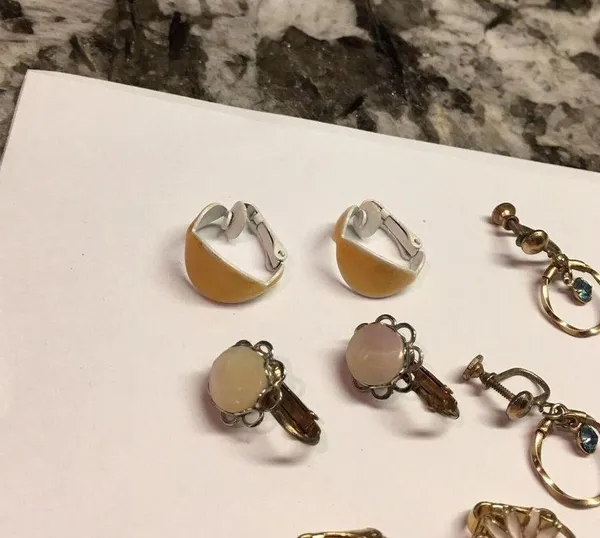 Lot Of 4 Small Vintage - Modern Clip-on Clip On Screw On Costume Earrings Mix - Image 6