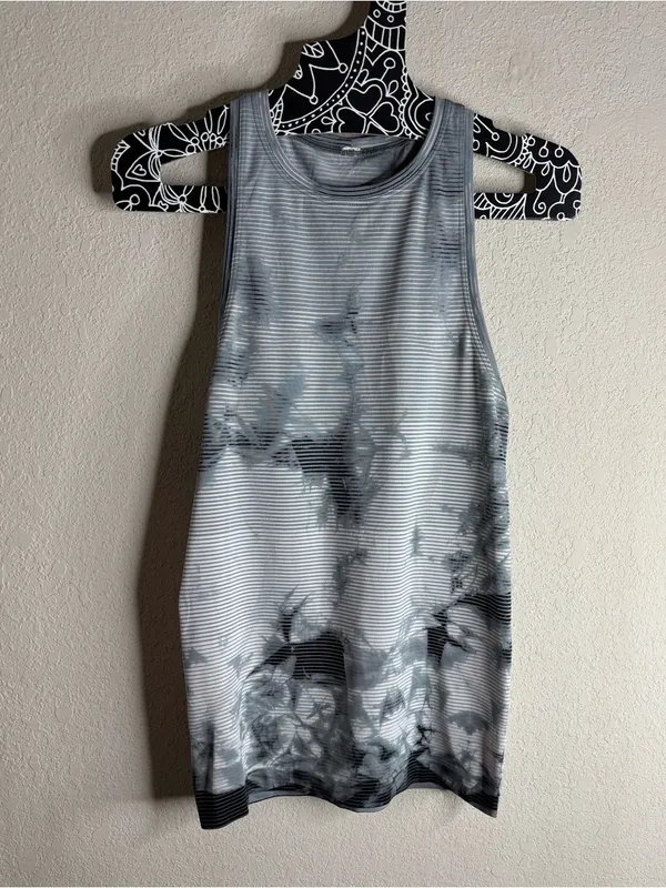 Lululemon Swiftly x Peloton Tech Tank 2.0 Wash Shibori Stripe Grey - Image 2
