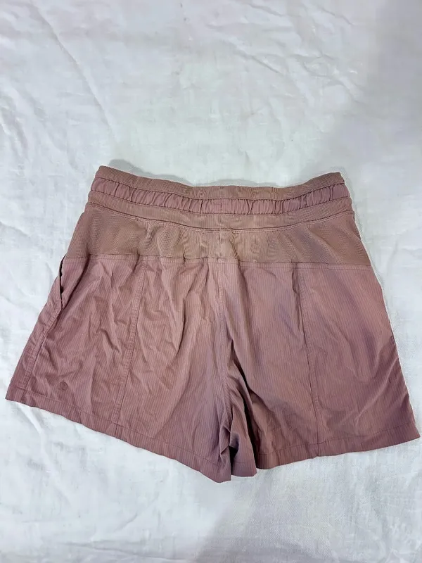 Lululemon Dance Studio High Rise Short 3.5” Twilight Rose Size 8 EUC - Image 3