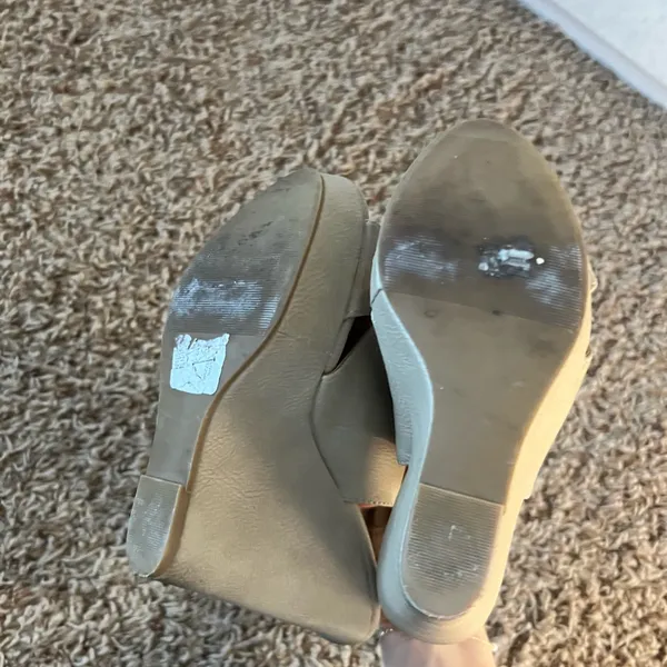 Chinese Laundry Women's Cream Wedge Sandals - Image 3