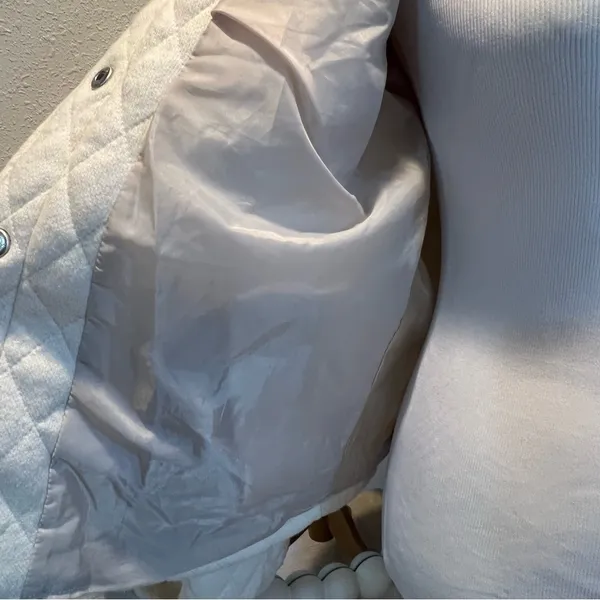Quilted White cream Puffer Jacket Vero Moda large pockets lined - Image 9
