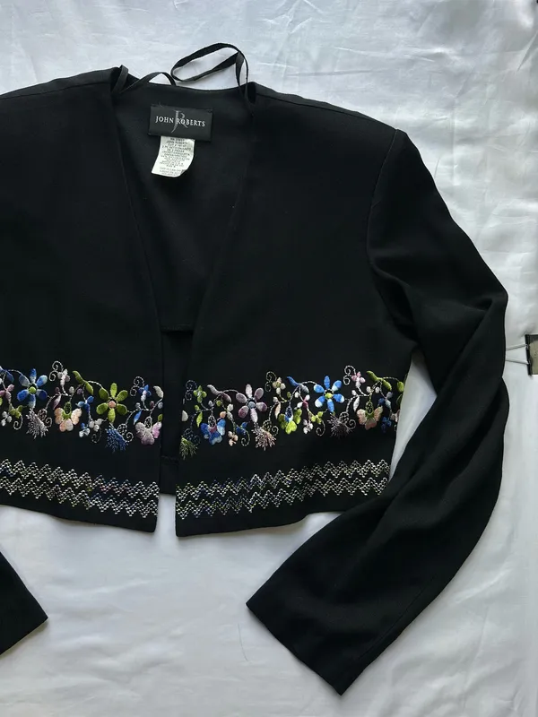 John Roberts VTG Y2k Black Embroidered Cropped Blazer Jacket S8 - Image 5