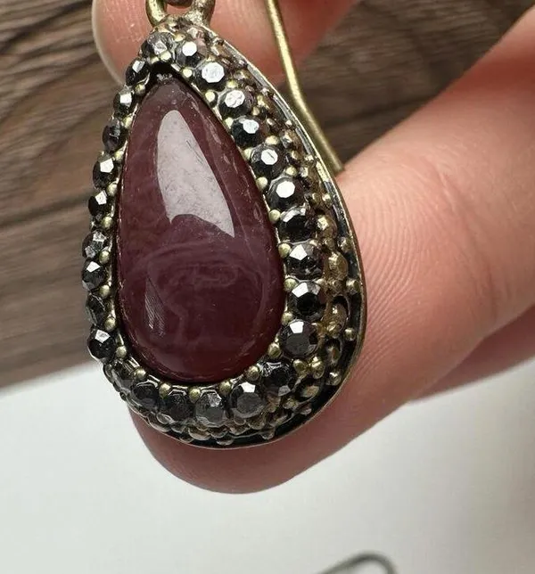 Lia Sophia Plum Red Teardrop Rhinestone Dangle Pierced Earrings Bronze Tone - Image 10