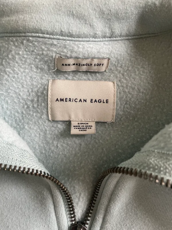 American Eagle Outfitters Cropped Sweatshirt - Image 3