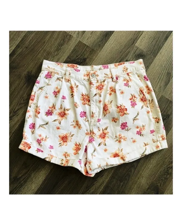 American Eagle Floral Shorts Mom - Image 3
