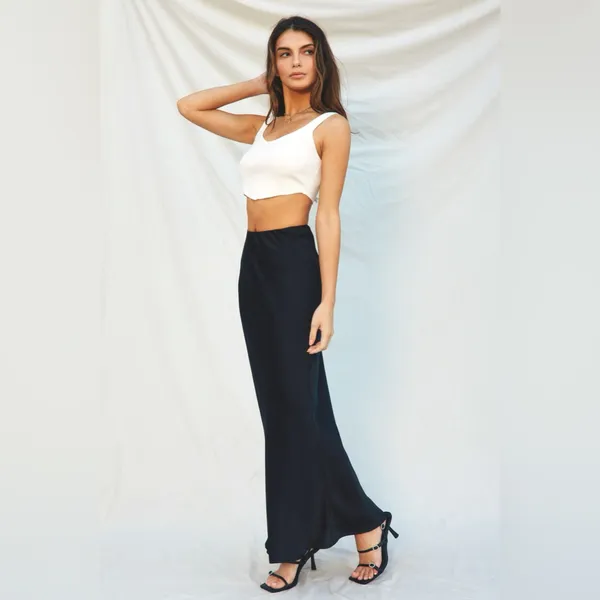 Life of a Party Satin Pull On Maxi Skirt in Noir - Image 2