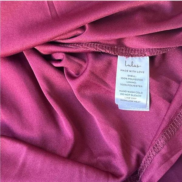 Lulus Burgandy halter neck dress with flowy skirt - Image 7