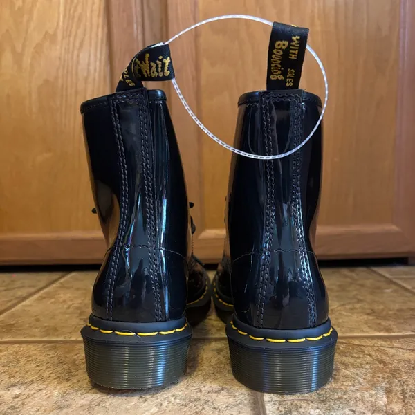 NWOT Dr. Martens 1460 Patent Leather Lace Up Boots sz 4M/5W - Image 3