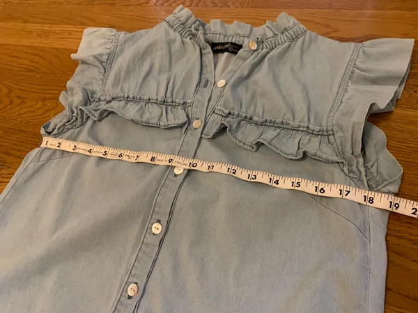 Chambray sleeveless button up top size M Size M - Image 6