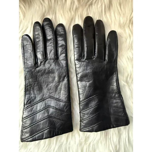 Ladie’s Classic Black Leather Gloves Size Medium - Image 3