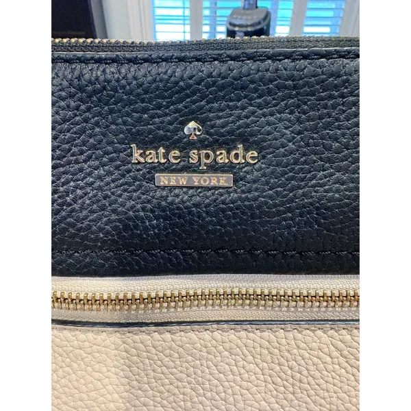 Kate Spade New York Crossbody Bag Pebbled Leather Navy Cream Gold Hardware - Image 4